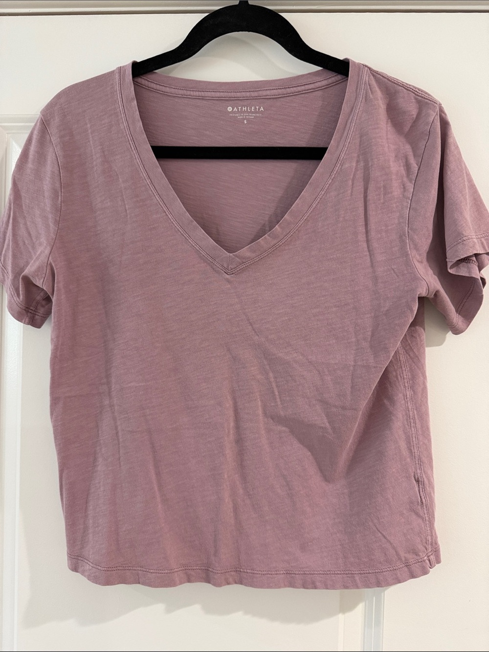 Athleta Short Sleeve V-Neck Tee in Mauve Pink
